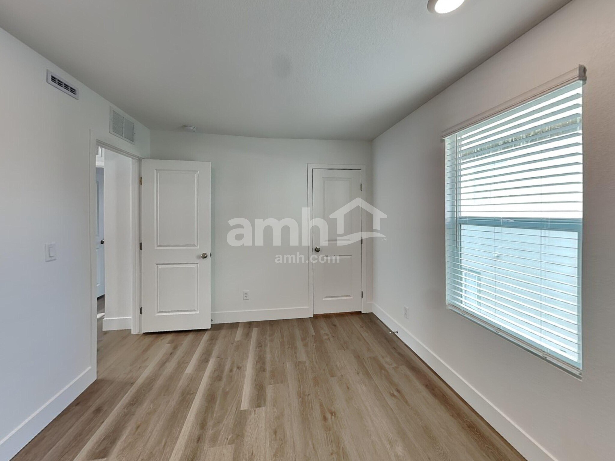 Building Photo - 6449 Marthas Vineyard Ave