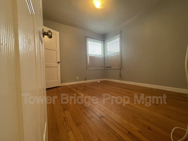 Building Photo - 2871 32nd Ave