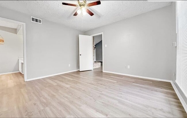 Building Photo - 19411 Lazy Valley Dr