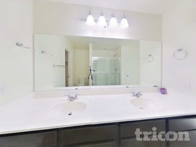 Building Photo - 4521 W Saddlebush Way