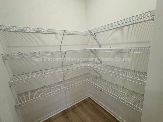 Building Photo - 416 Rowe Wy