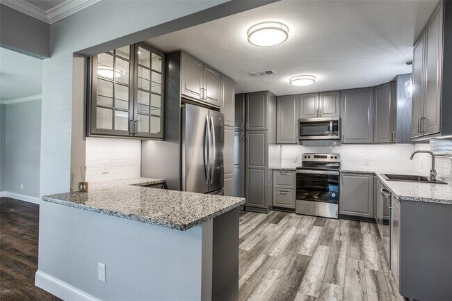 Building Photo - 9334 San Fernando Way