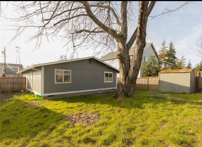 Building Photo - Charming Move-In Ready Rambler with Shop &...