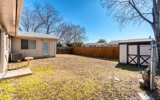 Building Photo - Location location