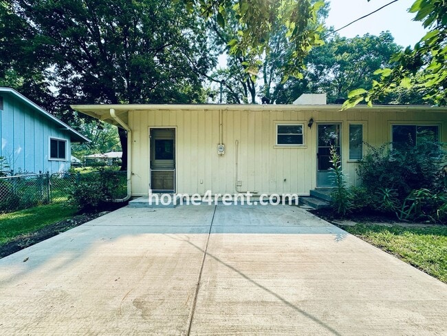 Building Photo - Attractive Prairie Village Ranch w/ FRESH PAINT, Wood Floors, Granite Counters and a Fenced Yard!