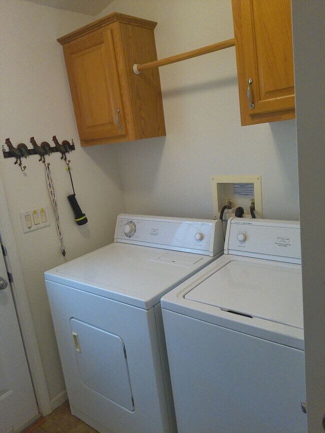 Building Photo - WInter Rental Oct to April 2026