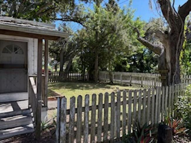 Building Photo - 3-Bedroom Home in Peaceful Malabar, FL