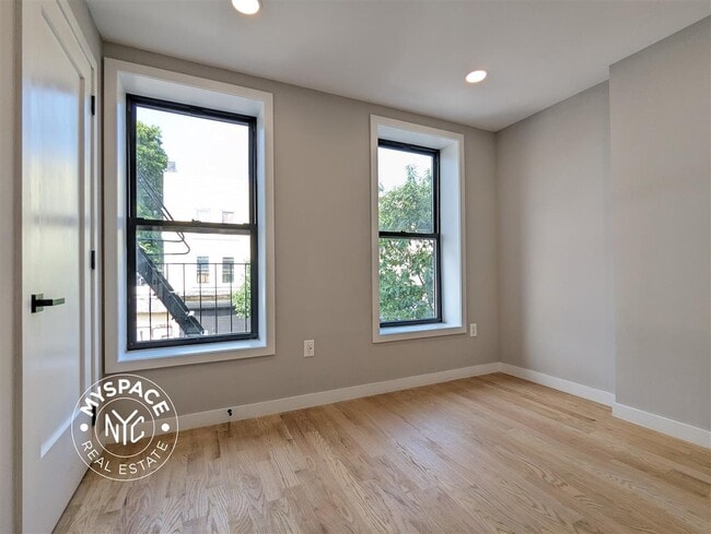 Building Photo - 566 Wilson Ave