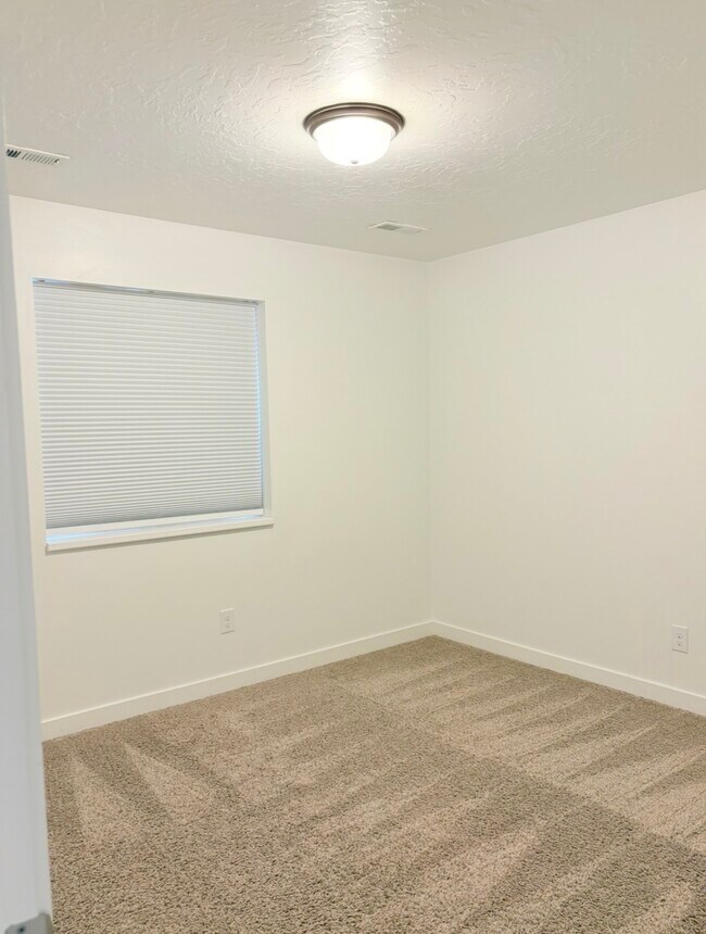 Building Photo - 2693 E Gambel Oaks Dr