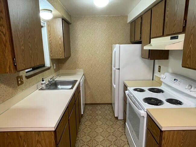 Building Photo - ***PENDING APPLICATION***Cozy 1 Bedroom Apartment Close to Schools and Base