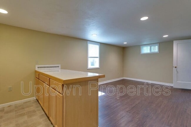 Building Photo - 1644 N Willamette Blvd