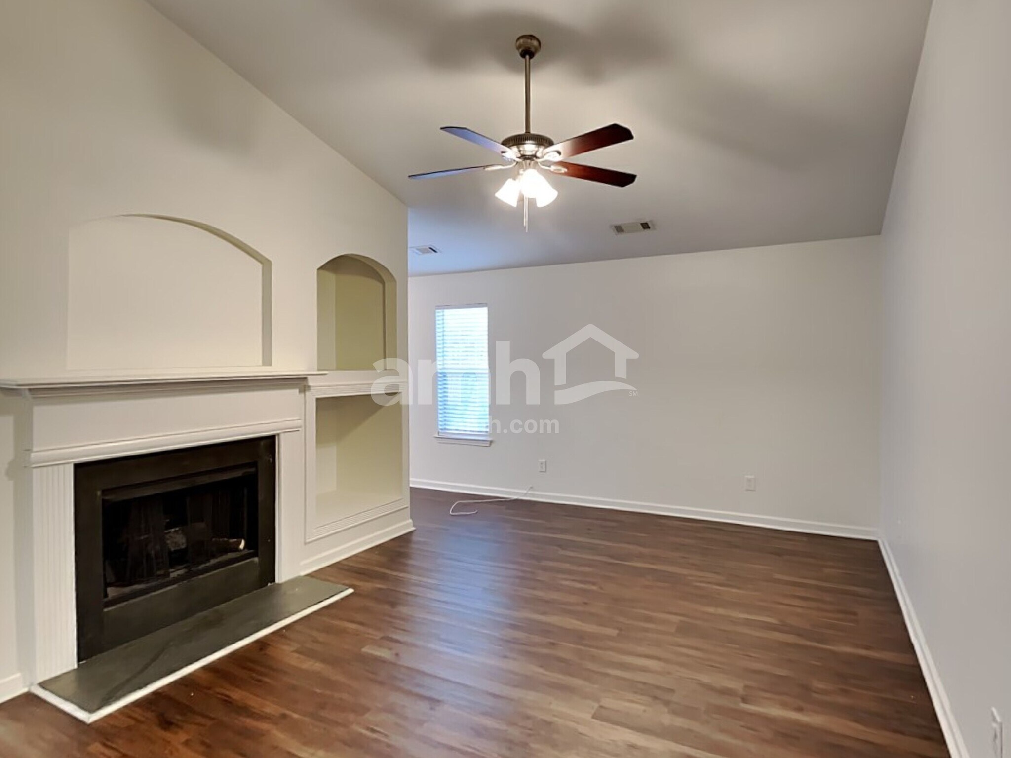 Building Photo - 408 Fairlawn Dr