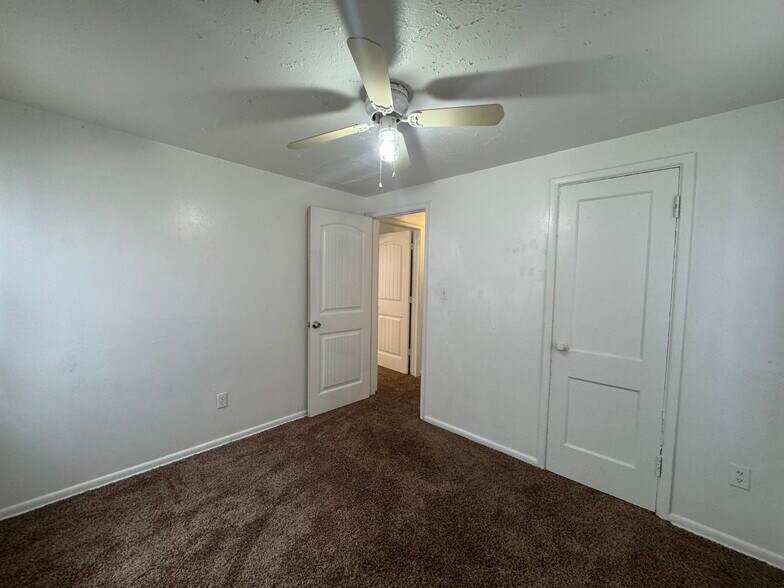 Building Photo - 2517 SW 42nd St