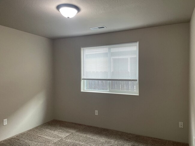 Building Photo - Beautiful 3 Bedroom 2 Bath Home Located in a Nice Medford Neighborhood