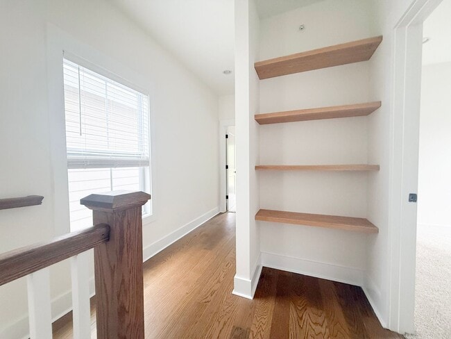 Building Photo - Spacious 4-Bedroom Townhome on Allison Way with Pool Access Near TTU