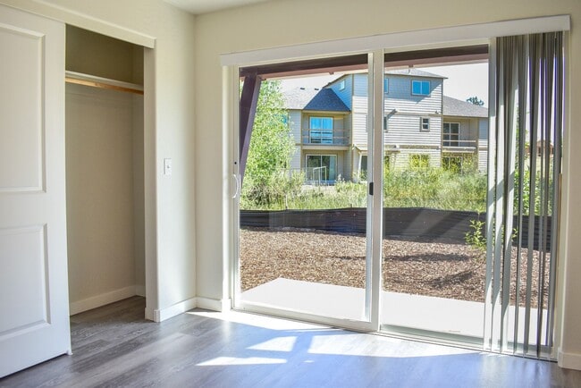 Building Photo - 1991 Sky Park Dr