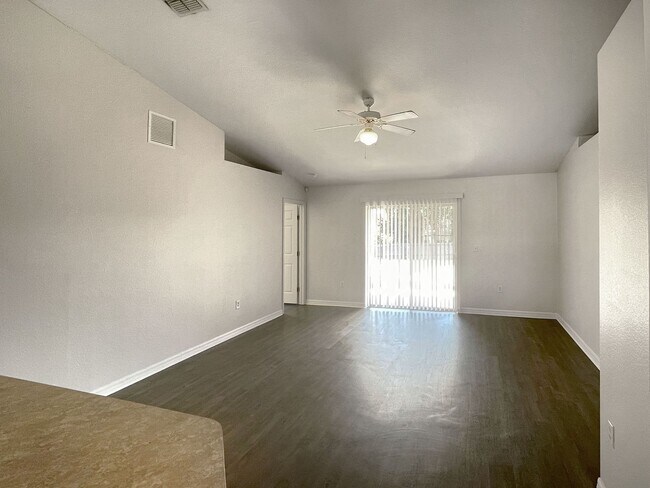 Building Photo - Three-Bedroom Home near Lake Elbert