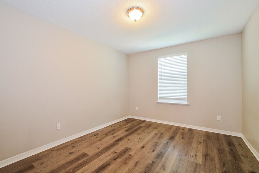 Building Photo - 2237 Aitkin Loop