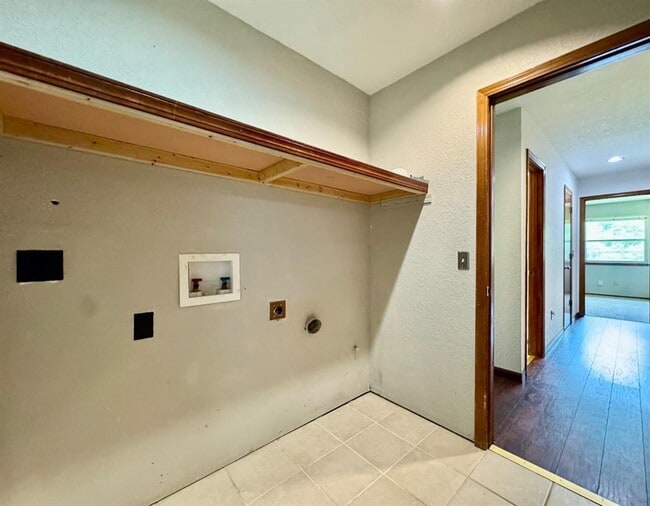 Building Photo - 11628 Lorene Ave