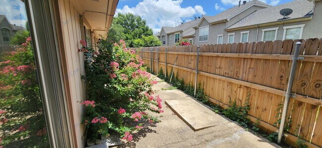 Building Photo - 4402 Tophill Ln