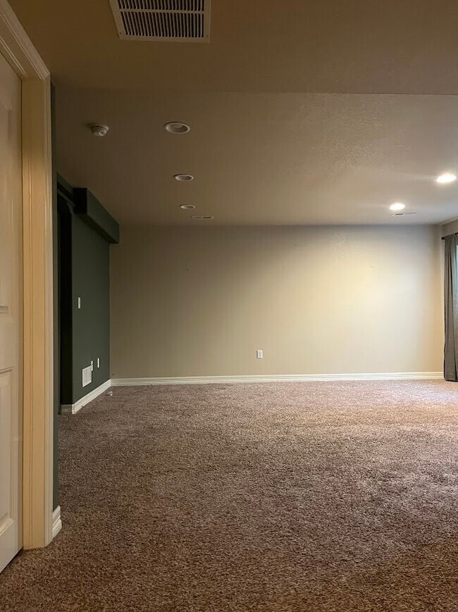 Building Photo - 964 Pyxis Dr