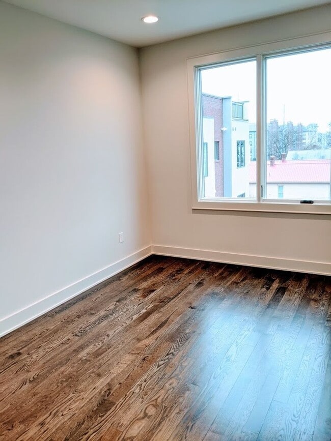 Building Photo - Luxury Townhome in Desirable Germantown Neighborhood