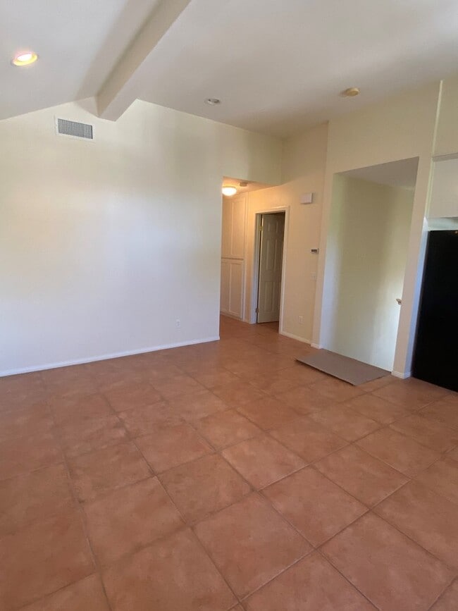 Building Photo - Santa Barbara - Cute two bedroom, one bath upstairs home near Cottage Hospital.