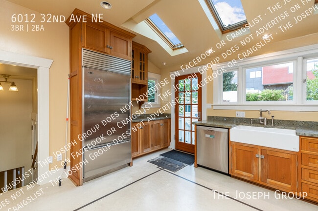 Building Photo - 6012 32nd Ave NE