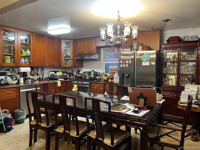 Building Photo - 200-07-200-17 Avenue