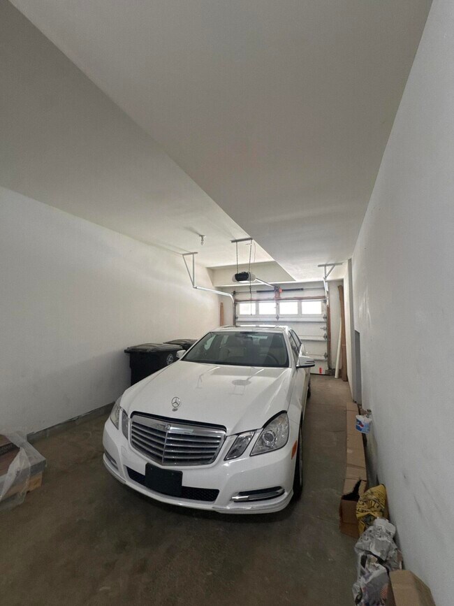 Building Photo - 37572 Newburgh Park Cir