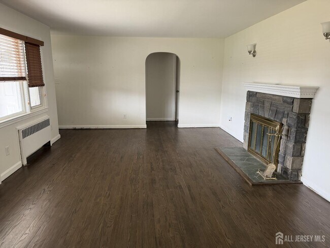 Building Photo - 2729 Woodbridge Ave