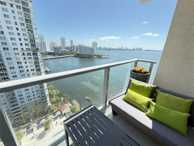 Building Photo - 1155 Brickell Bay Dr