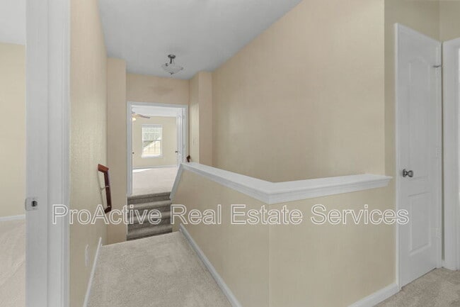 Building Photo - 729 Creekwood Dr