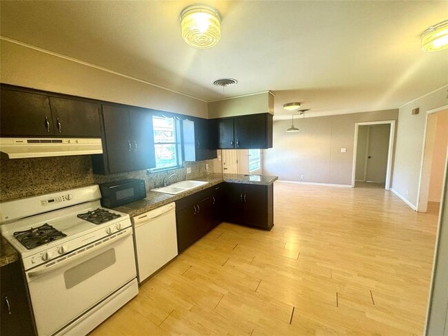 Building Photo - 8209 Easter Cove