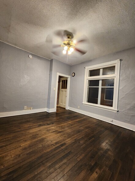 Building Photo - 613 Cook Ave E