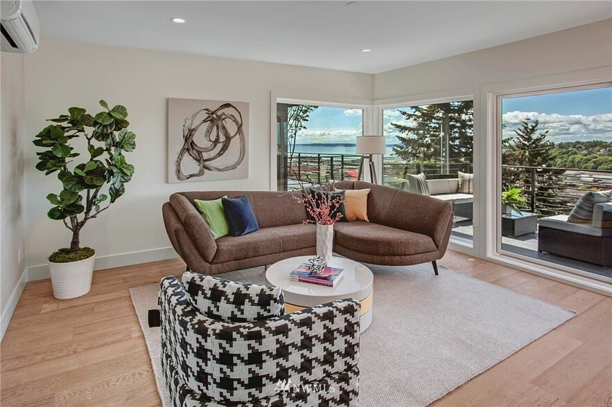 Top floor with large deck - 2210 12th Ave W