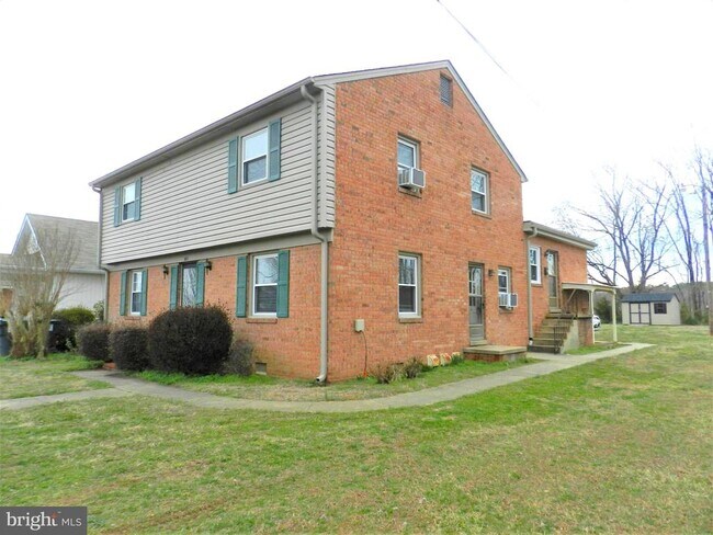 Primary Photo - 300 Claiborne Ave