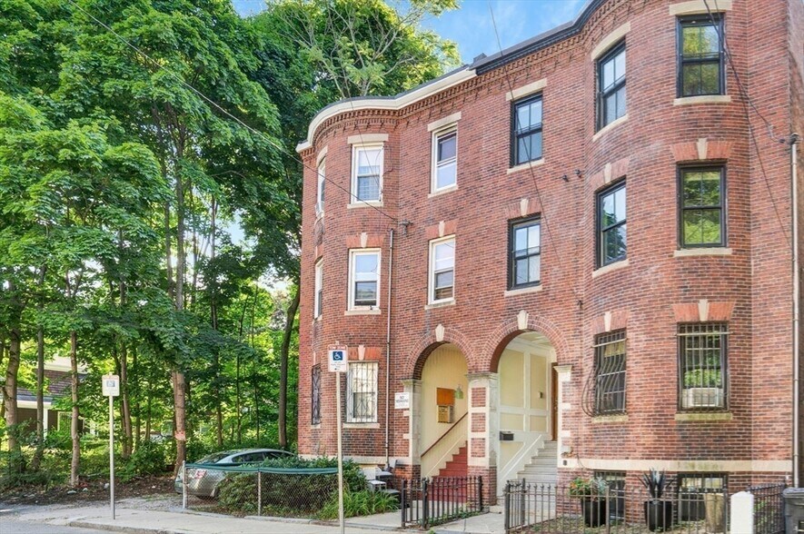 Building Photo - 151 Highland St