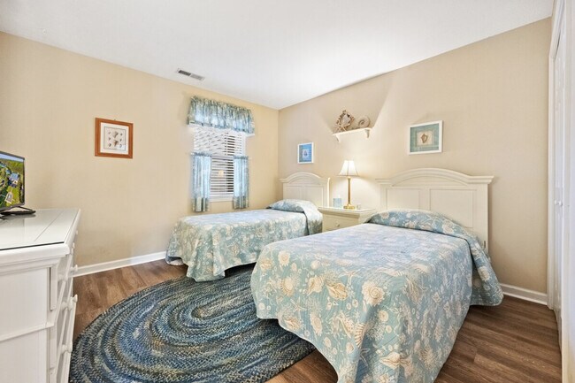 Building Photo - 342 Pinehurst Ln