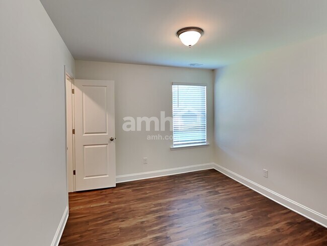 Building Photo - 1127 Amberly Wy