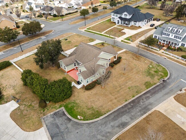 Building Photo - 3078 Dickinson Dr