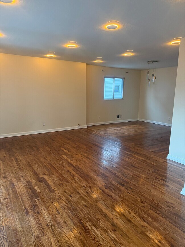 Building Photo - 123 Spartan Ave