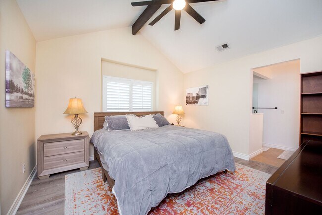 Building Photo - Costa Mesa Newport Heights Stunner!