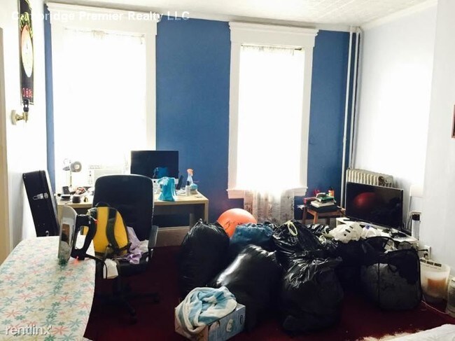 Building Photo - 42 Pearl St