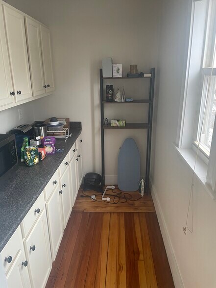 Building Photo - 67 Willow Ave