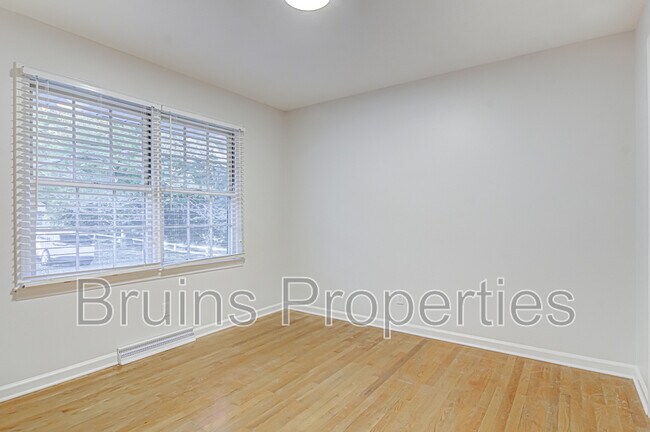Building Photo - 805 Trenton St