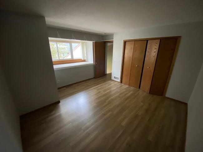Building Photo - New Renovated 2br/1ba Townhome in Apple Va...
