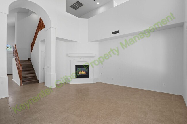 Building Photo - Beautiful 5 bed / 3 bath Home in the San T...
