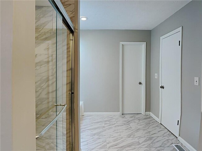 Building Photo - 619 Green Valley Dr