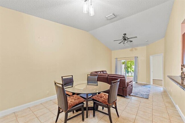 Building Photo - 11424 SW 17th Ct